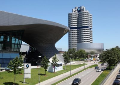 Ansicht BMW-Welt und Vierzylinder