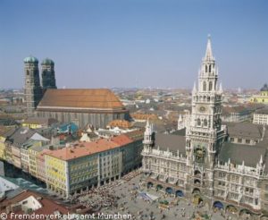 Neues Rathaus mit Rathausturm am Marienplatz München