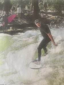 Surfer auf der Eisbachwelle