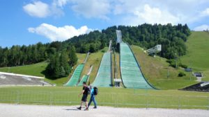 Schisprungschanzen im Sommer