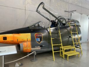 Cockpit mit Treppe zum Einsteigen