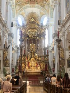 Peterskirche mit dem Hochaltar