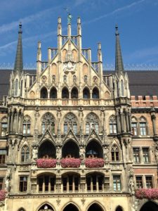 Der erste Bauabschnitt des Neuen Rathauses (Old City Hall - New City Hall)