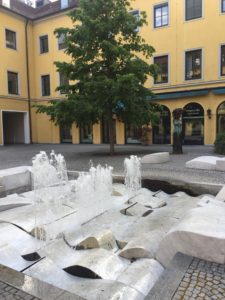 Brunnen im Hof des Theatinerklosters