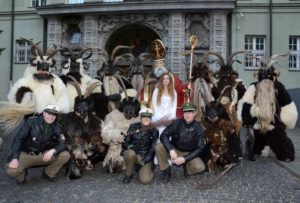 krampusse-und-schandies-christkindlmarkt