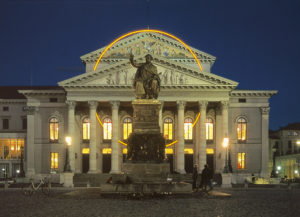 nr-1102-foto-b-roemmelt-nationaltheater-bei-nacht