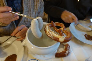 Weißwürste in der Gaststätte Großmarkthalle