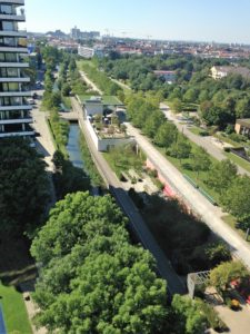 Der Petuelpark auf demPetueltunnel verbindet die Stadtteile Schwabing-Nord mit Milberrshofen und ist ein grüne Oase für rund 100 000 begeisterte Anwohner, die jahrelang unter dem animalischen Lärm den giftigen Abgasen des Petuelrings gelitten haben.