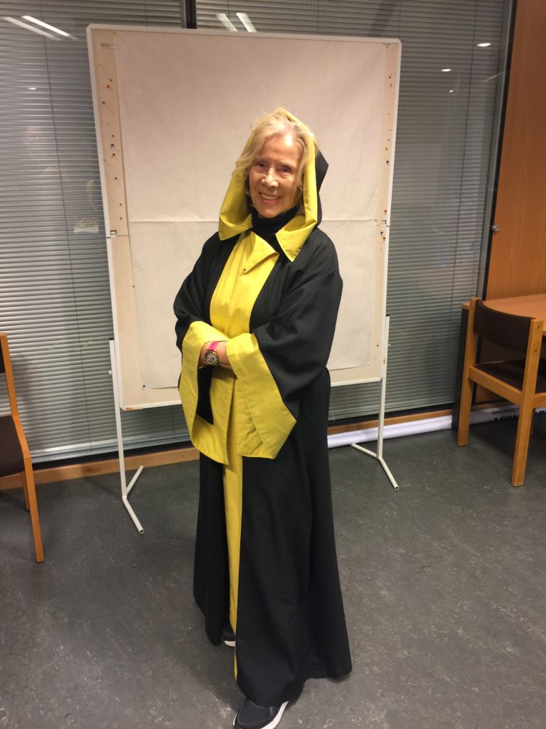 Barbara Schöne im Kostüm
eines Münchner Kindl