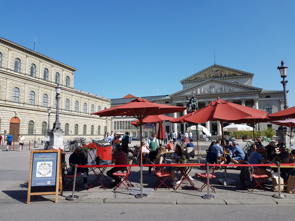 Wirthaus Wiesn vor der Oper 