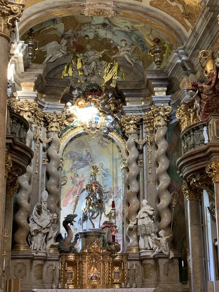 Gebäudeinnenansicht Kirchenalter Asamkirche Kloster Weltenburg